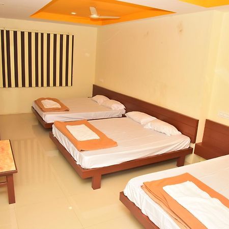 Bright Palace Restaurant And Residency Hotell Shivamogga Exteriör bild
