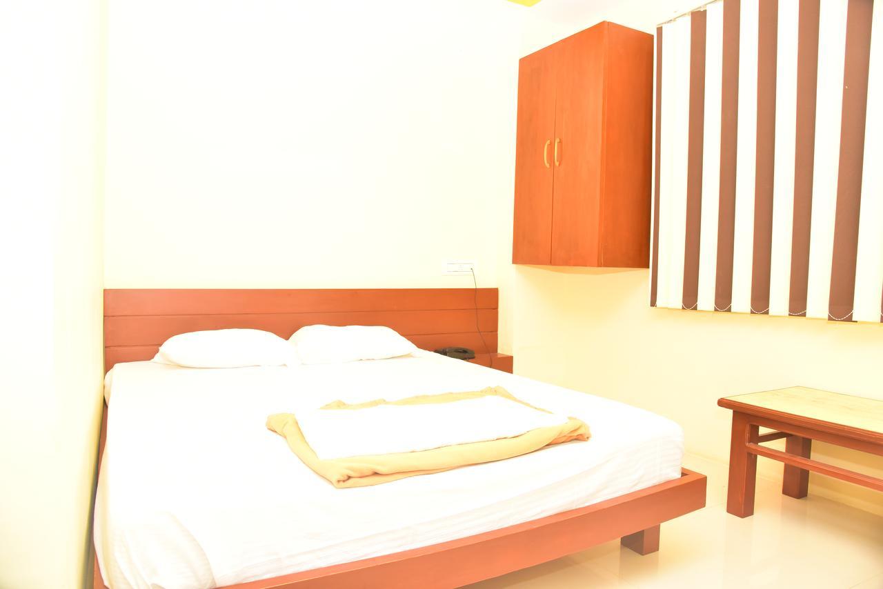 Bright Palace Restaurant And Residency Hotell Shivamogga Exteriör bild