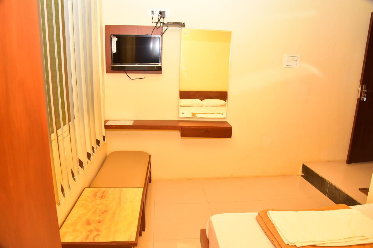 Bright Palace Restaurant And Residency Hotell Shivamogga Exteriör bild