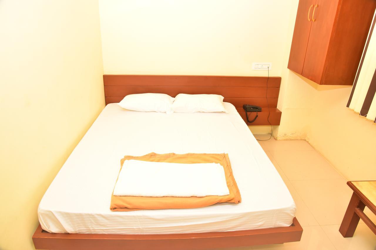 Bright Palace Restaurant And Residency Hotell Shivamogga Exteriör bild