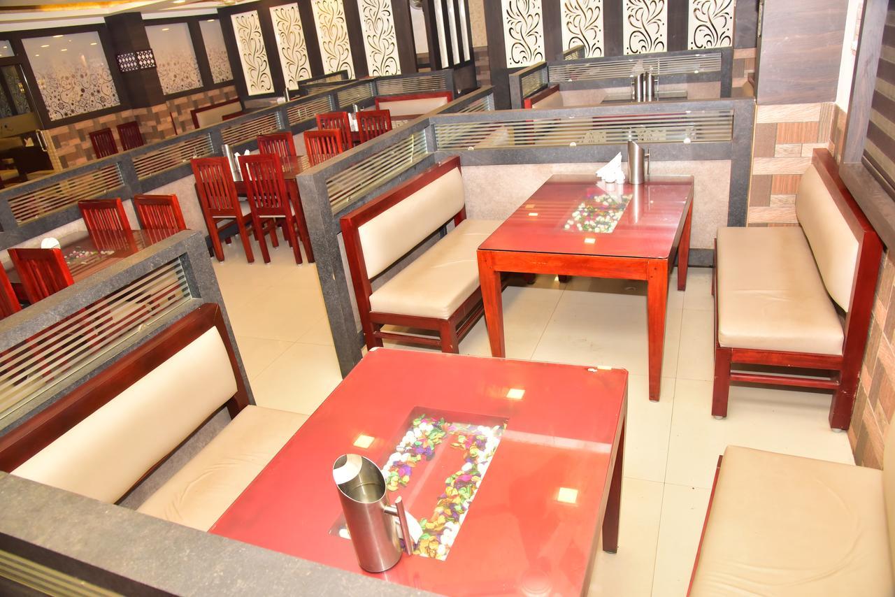 Bright Palace Restaurant And Residency Hotell Shivamogga Exteriör bild